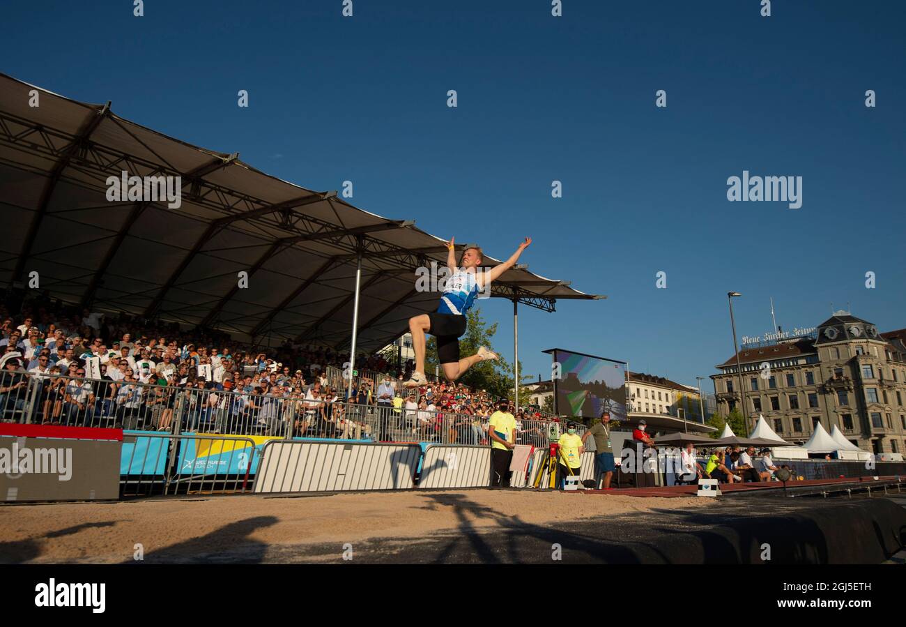 ZURIGO - SVIZZERA 8 SETTEMBRE 21: Benjamin Gfohler della Svizzera che si compete nel lungo salto alla finale della Wanda Diamond League al Sechseläutenplatz, Foto Stock