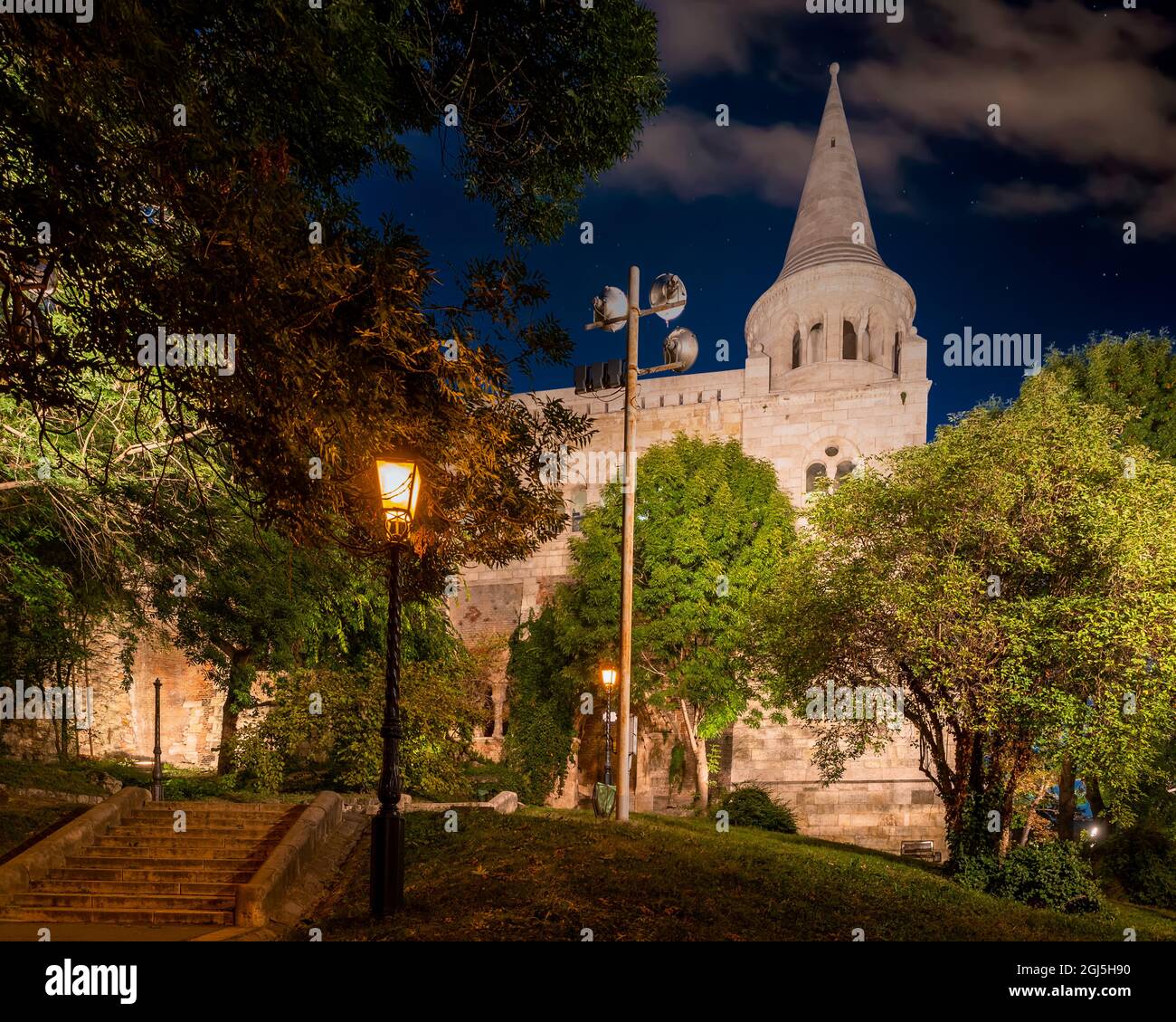 Bastione dei pescatori a Budapest Ungheria. Prospettiva unica su una famosa attrazione turistica nel castello di Buda. Autunno mood foto quello che macde a sep Foto Stock