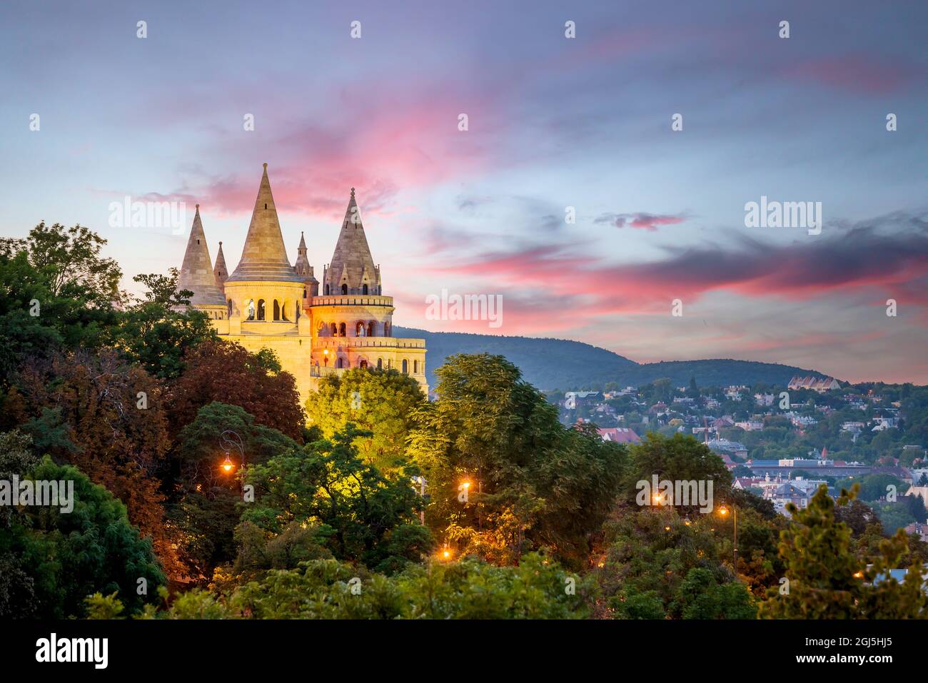 Bastione dei pescatori a Budapest Ungheria. Prospettiva unica su una famosa attrazione turistica nel castello di Buda. Autunno mood foto quello che macde a sep Foto Stock