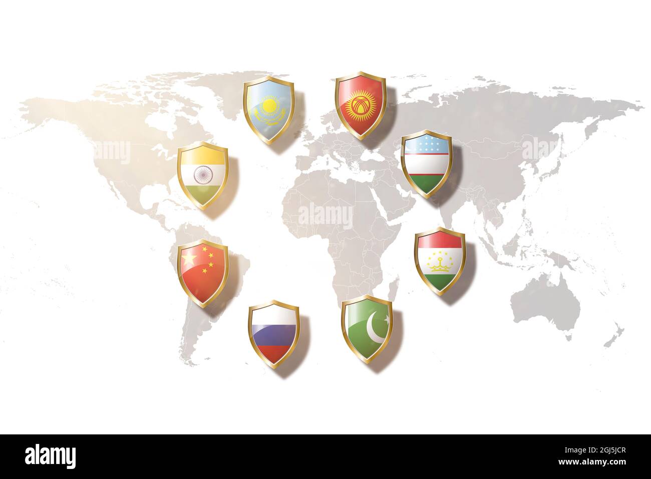 I paesi della Shanghai Cooperation Organization (SCO) bandierano in scudo d'oro sullo sfondo della mappa mondiale. Foto Stock