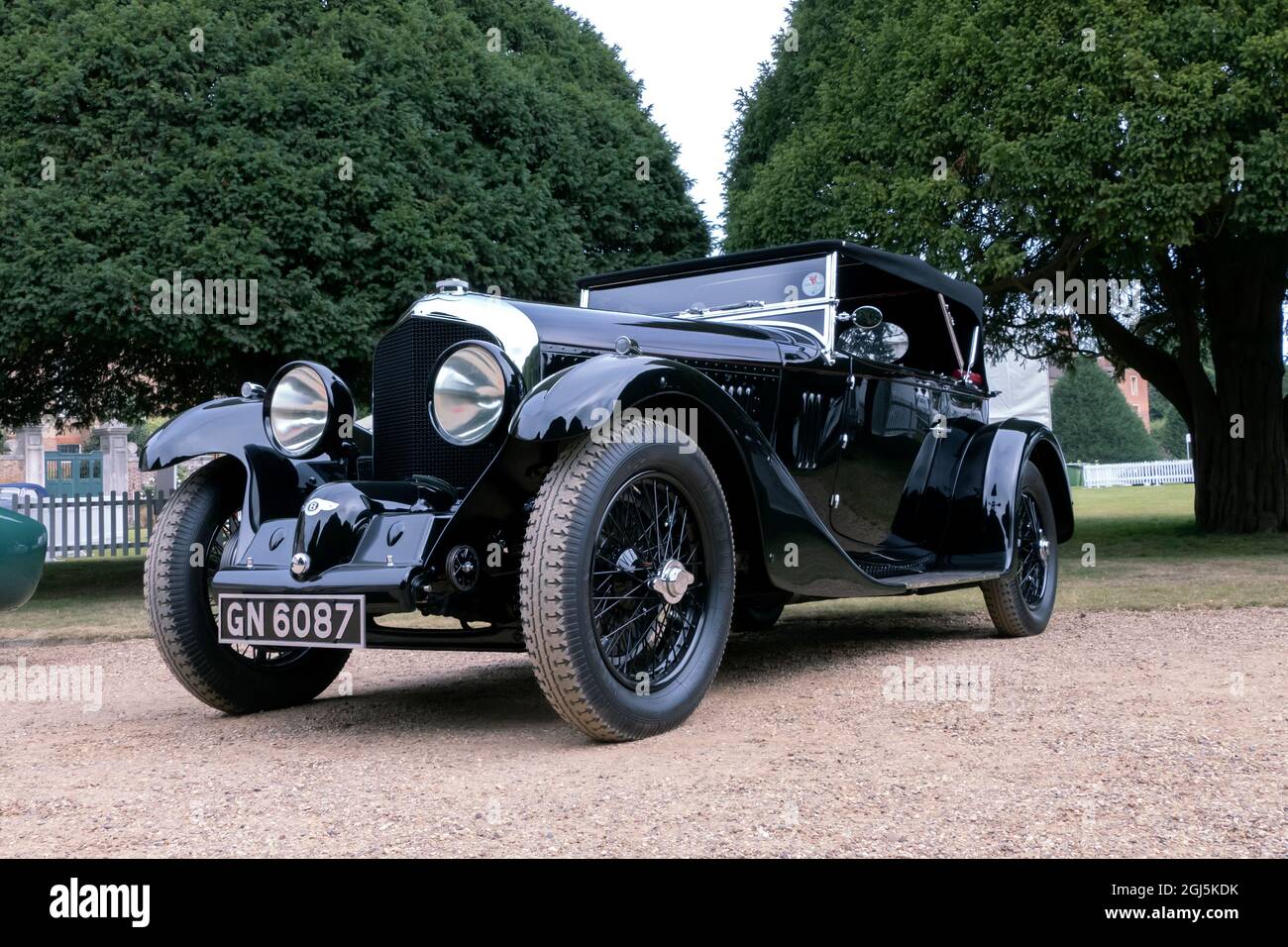 Vintage Bentley all'Hampton Court Palace Concours London UK 2021 Foto Stock