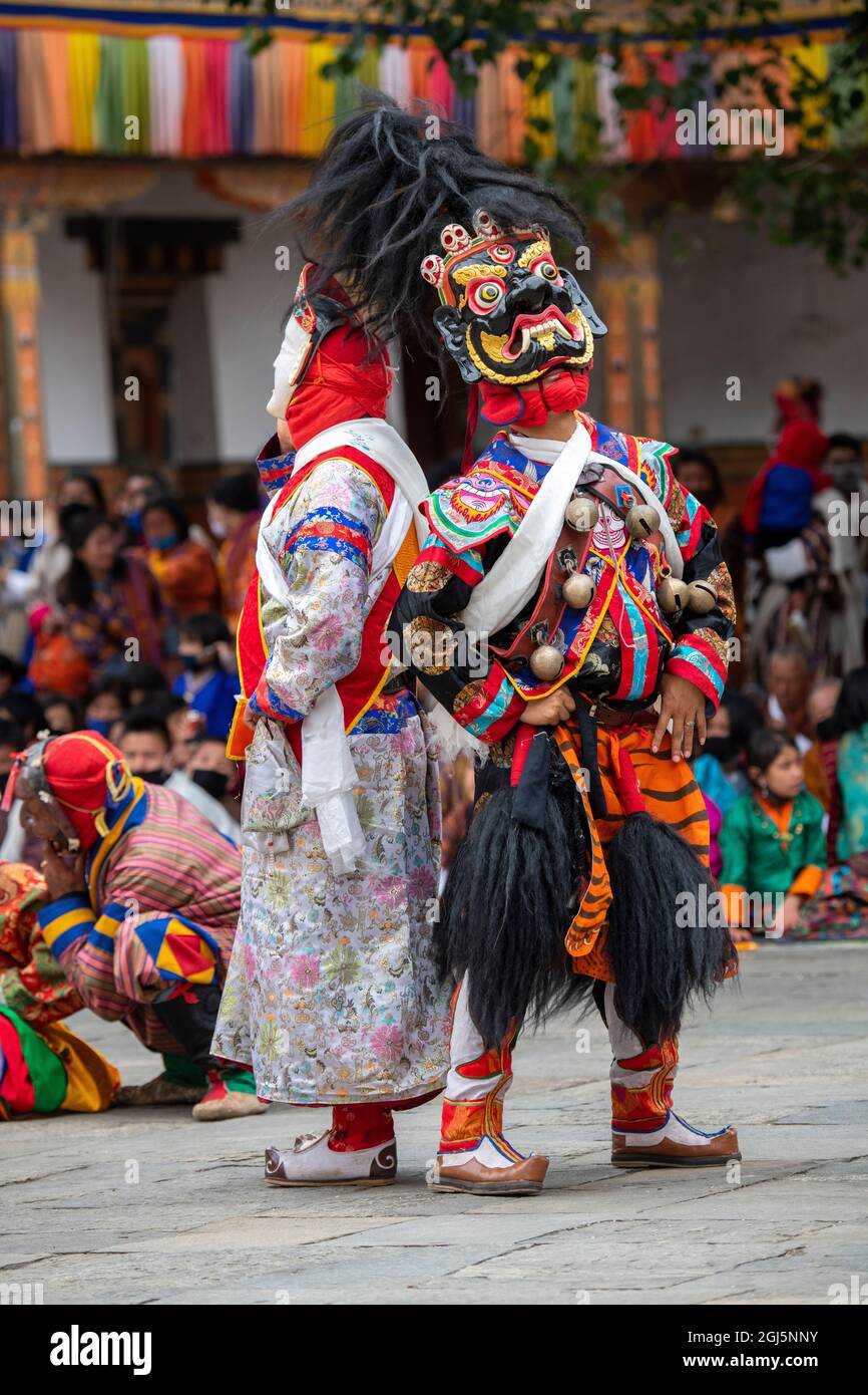 Bhutan, Punakha Dzong. Punakha Drubbchen Festival, ballerini mascherati. (Solo per uso editoriale) Foto Stock