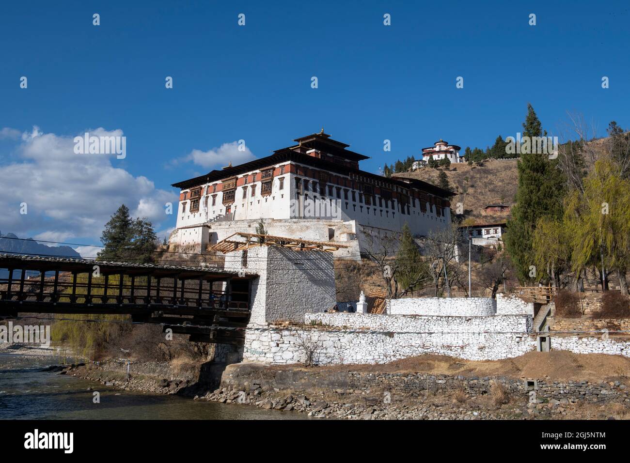 Bhutan, Paro. Rinpung Dzong, monastero buddista e fortezza. Foto Stock