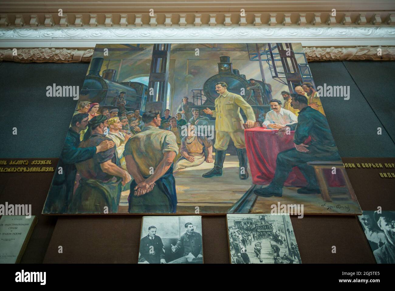 Georgia, Gori. Museo Stalin dedicato all'ex dittatore sovietico Joseph Stalin, dipinto di Stalin. Foto Stock