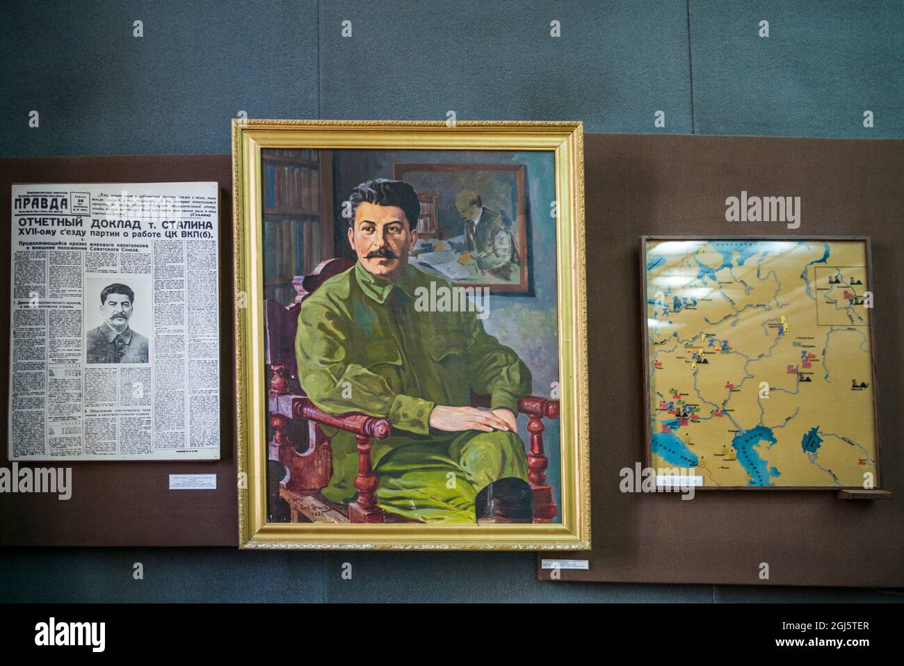 Georgia, Gori. Museo Stalin dedicato all'ex dittatore sovietico Joseph Stalin, dipinto di Stalin. Foto Stock