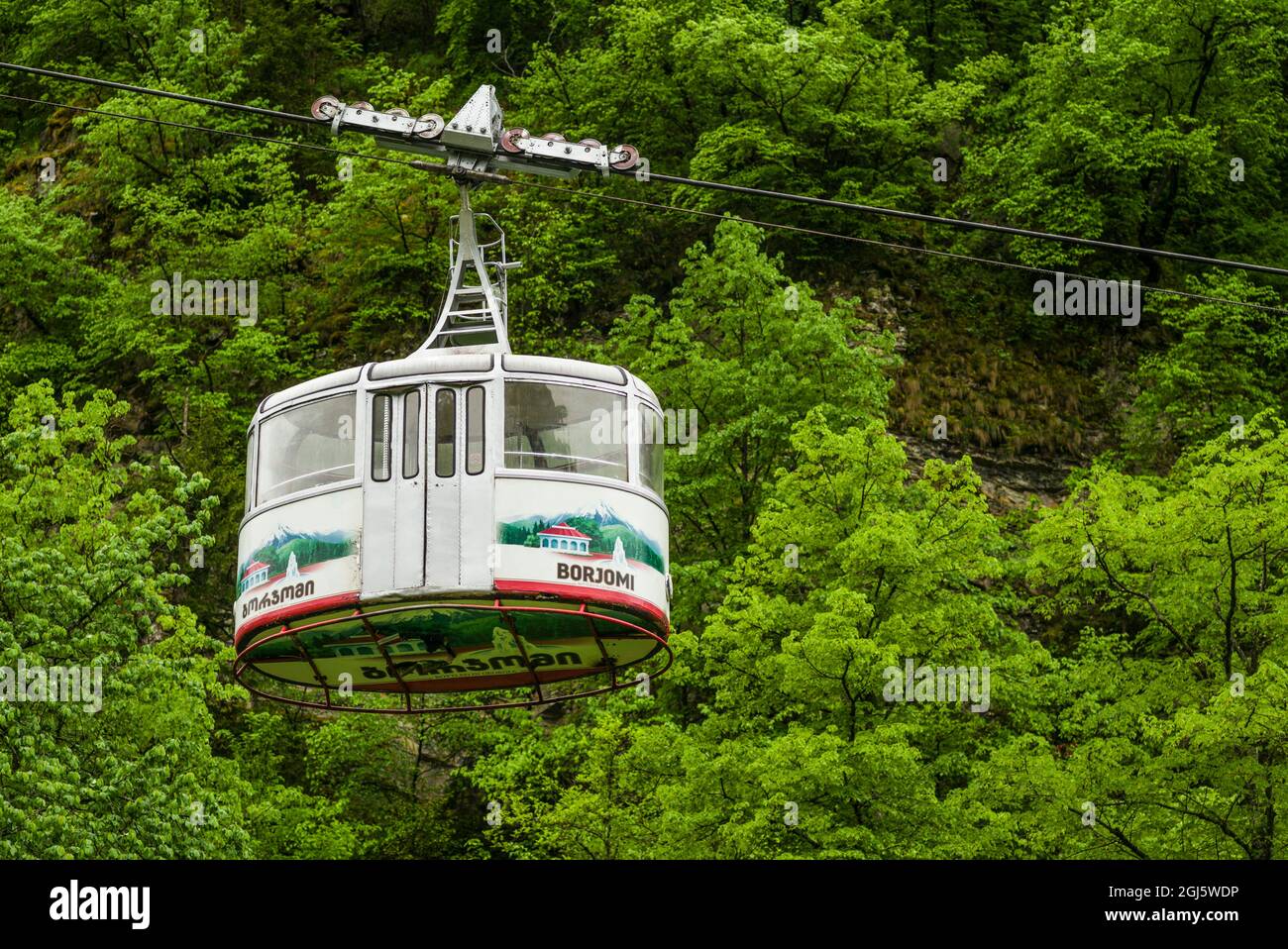 Georgia, Borjomi. Famoso resort di acqua minerale, cabinovia. Foto Stock