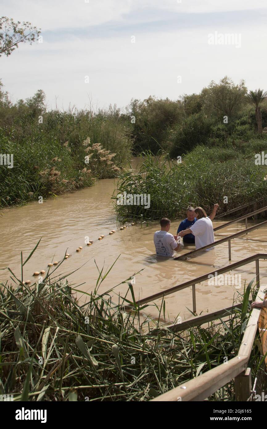 Territorio palestinese, Cisgiordania. Jordan Rift Valley, fiume Giordano, battesimo nel fiume Giordano. Foto Stock