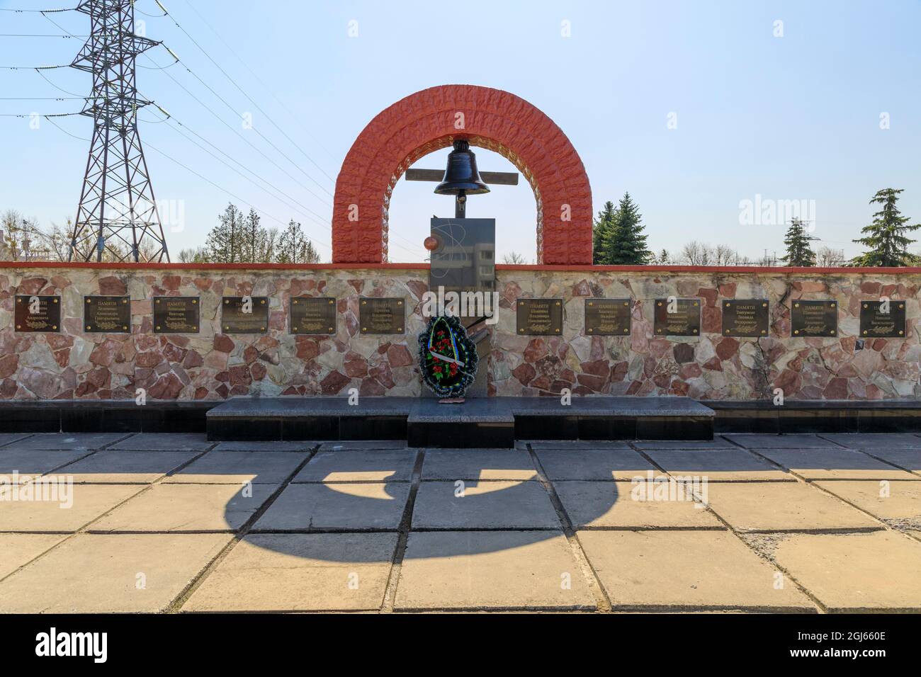 Ucraina, Pripyat, Chernobyl. Placche commemorative da parete vicino all'edificio amministrativo ABK-1. (Solo per uso editoriale) Foto Stock