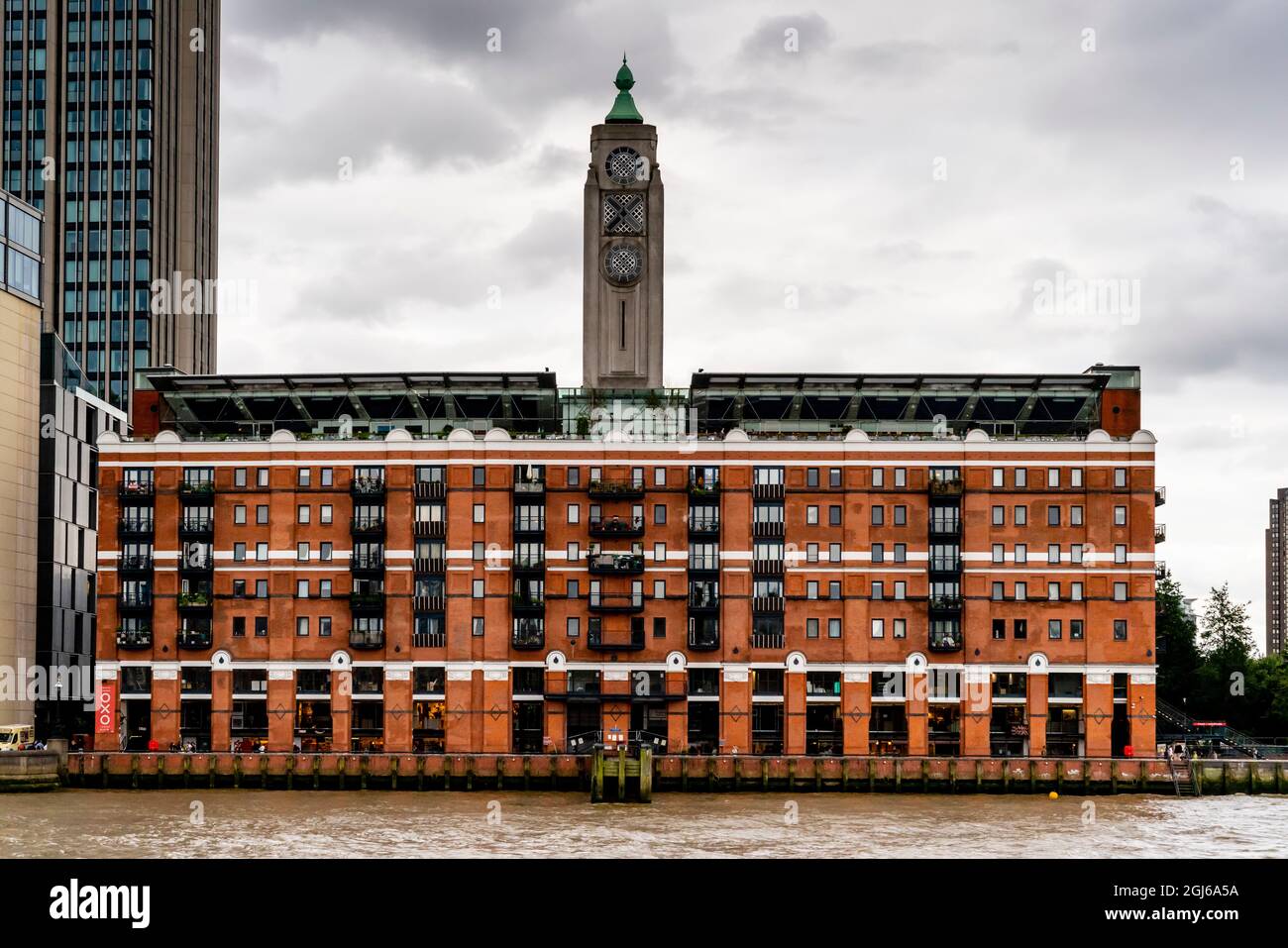 The OXO Tower Wharf and River Thames, Londra, Regno Unito. Foto Stock