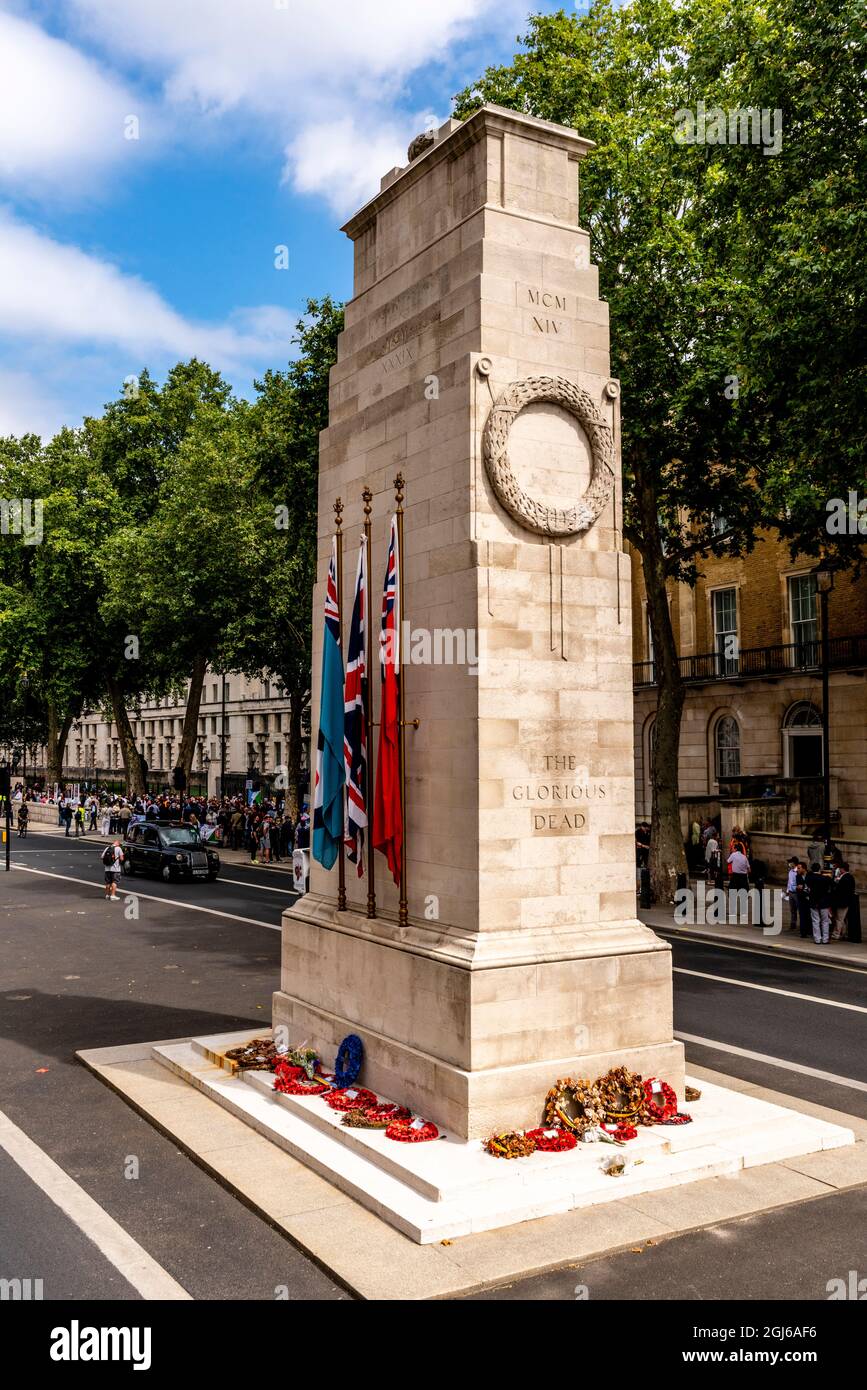 Il Cenotaph War Memorial, Whitehall, Londra, Regno Unito. Foto Stock