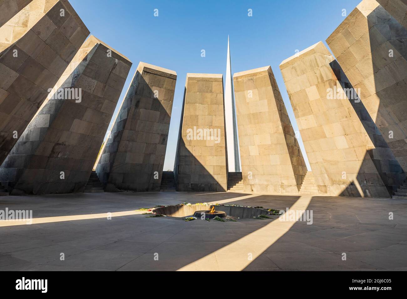 Yerevan, Provincia di Yerevan, Armenia. Il Memorial Hall al Tsitsernakaberd genocidio armeno complesso memoriale. Foto Stock