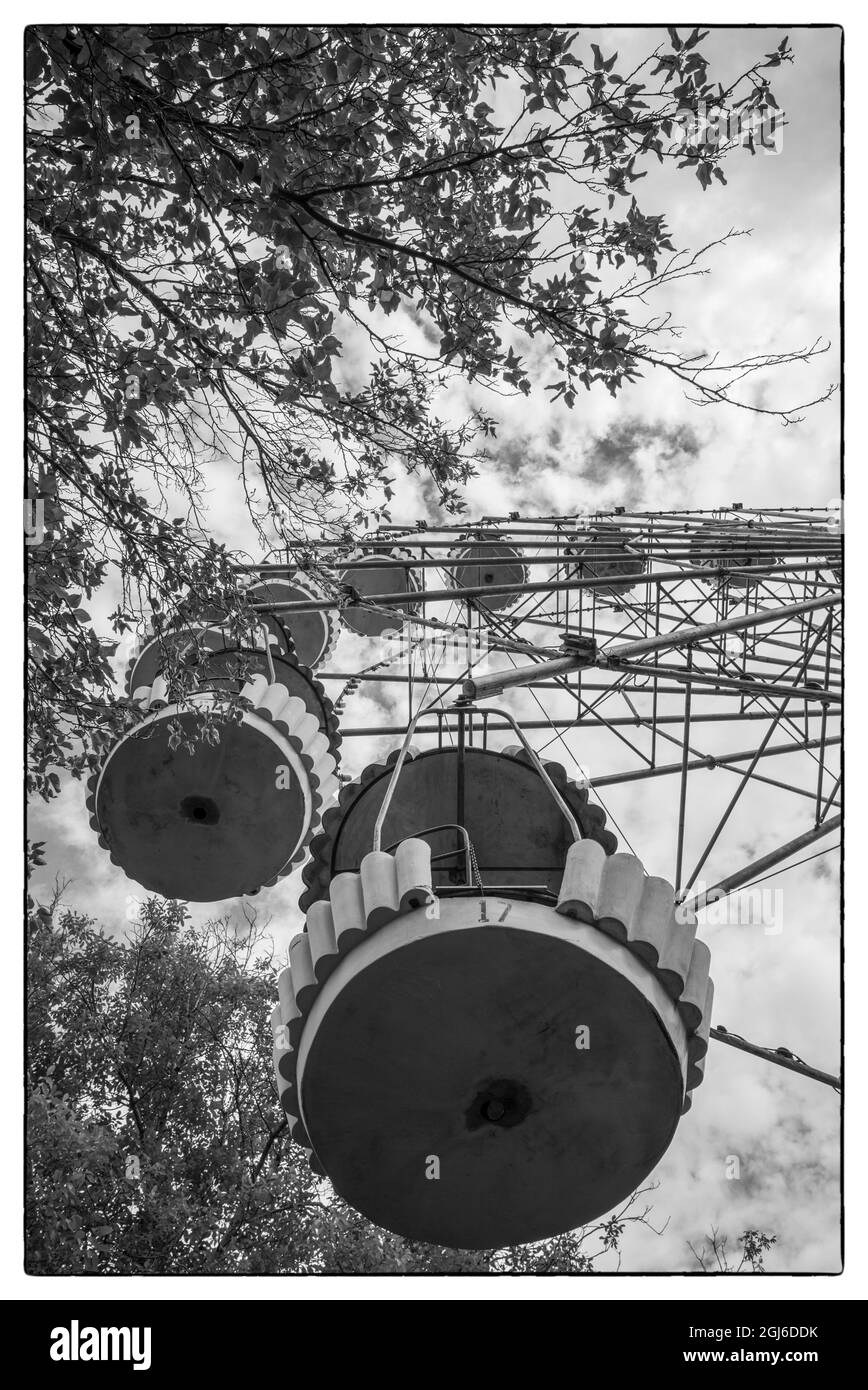 Armenia, Yeghegnadzor. Parco divertimenti ruota panoramica. Foto Stock