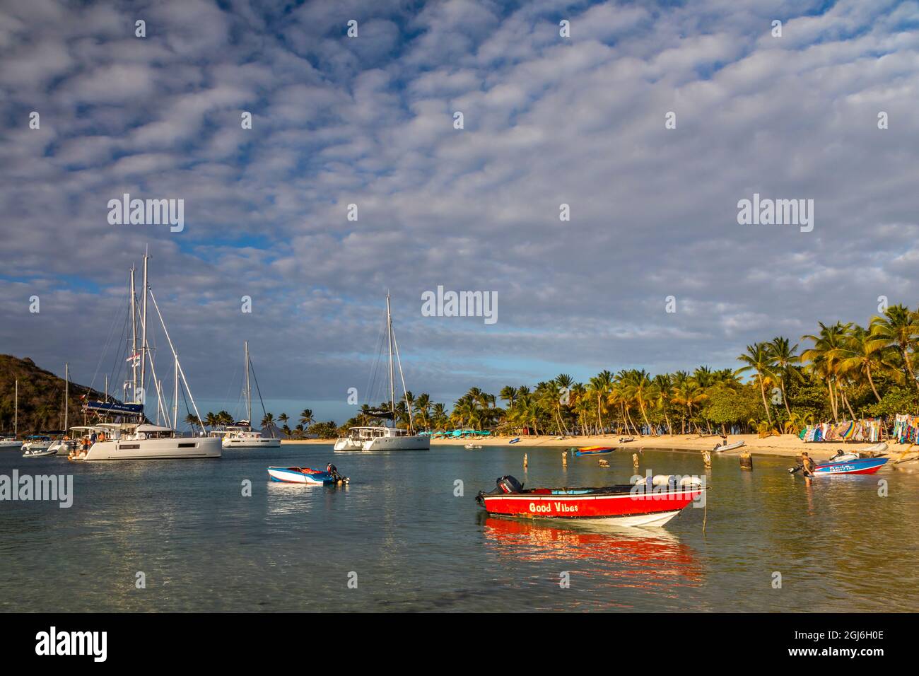 Caraibi, Grenada, isola Mayreau. Barche all'ancora a Salt Whistle Bay. Credit as: Don Paulson / Galleria Jaynes / DanitaDelimont.com Foto Stock