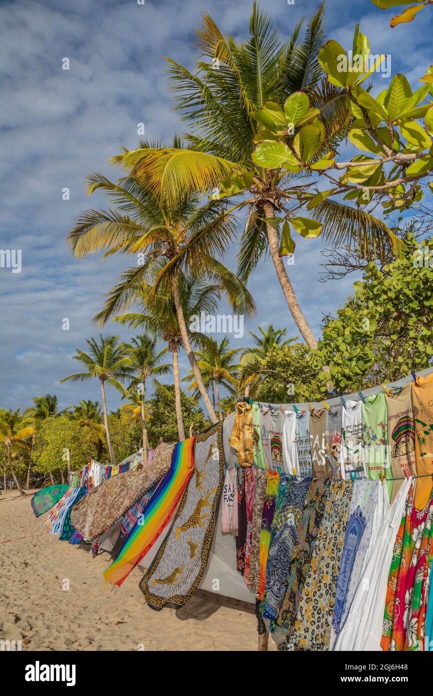 Caraibi, Grenada, isola Mayreau. Display colorato del fornitore. Credit as: Don Paulson / Galleria Jaynes / DanitaDelimont. com Foto Stock