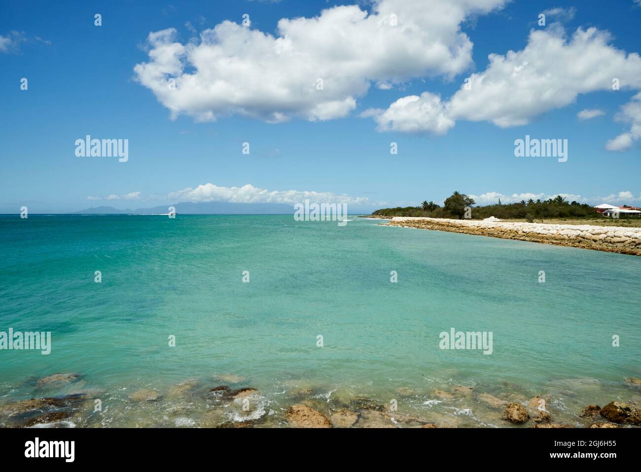 Caraibi, Antille francesi, Guadalupa. Isola Marie-Galante, parte della Francia. Guardando a nord-ovest dal molo nord marina nella città (comune) o Foto Stock