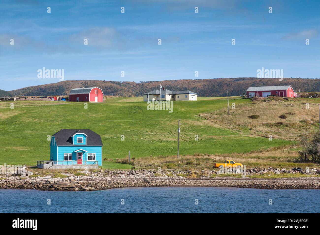 Canada, Nova Scotia, Grand Etang, case lungo il porto Foto Stock