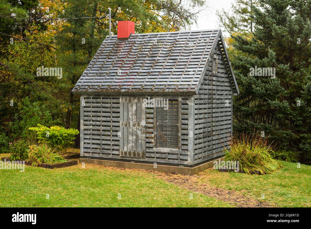 Canada, Nova Scotia, Marshalltown, memoriale al pittore Maude Lewis sul sito della sua attuale casa, ora in mostra alla Galleria d'Arte della Nova Scotia ho Foto Stock