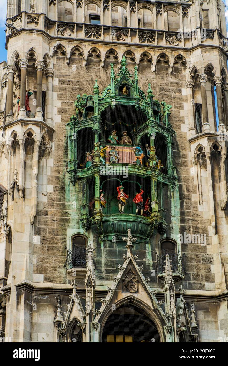 Glockenspiel nel nuovo Municipio sulla Marienplatz o Piazza Maria, Monaco, Baviera, Germania. Foto Stock