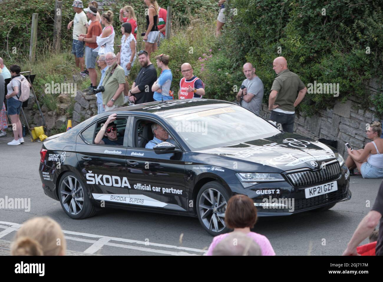Gli ospiti VIP arrivano sul Great Orme, Llandudno per il finale del Tour of Britain 2021 Stage 4 Foto Stock