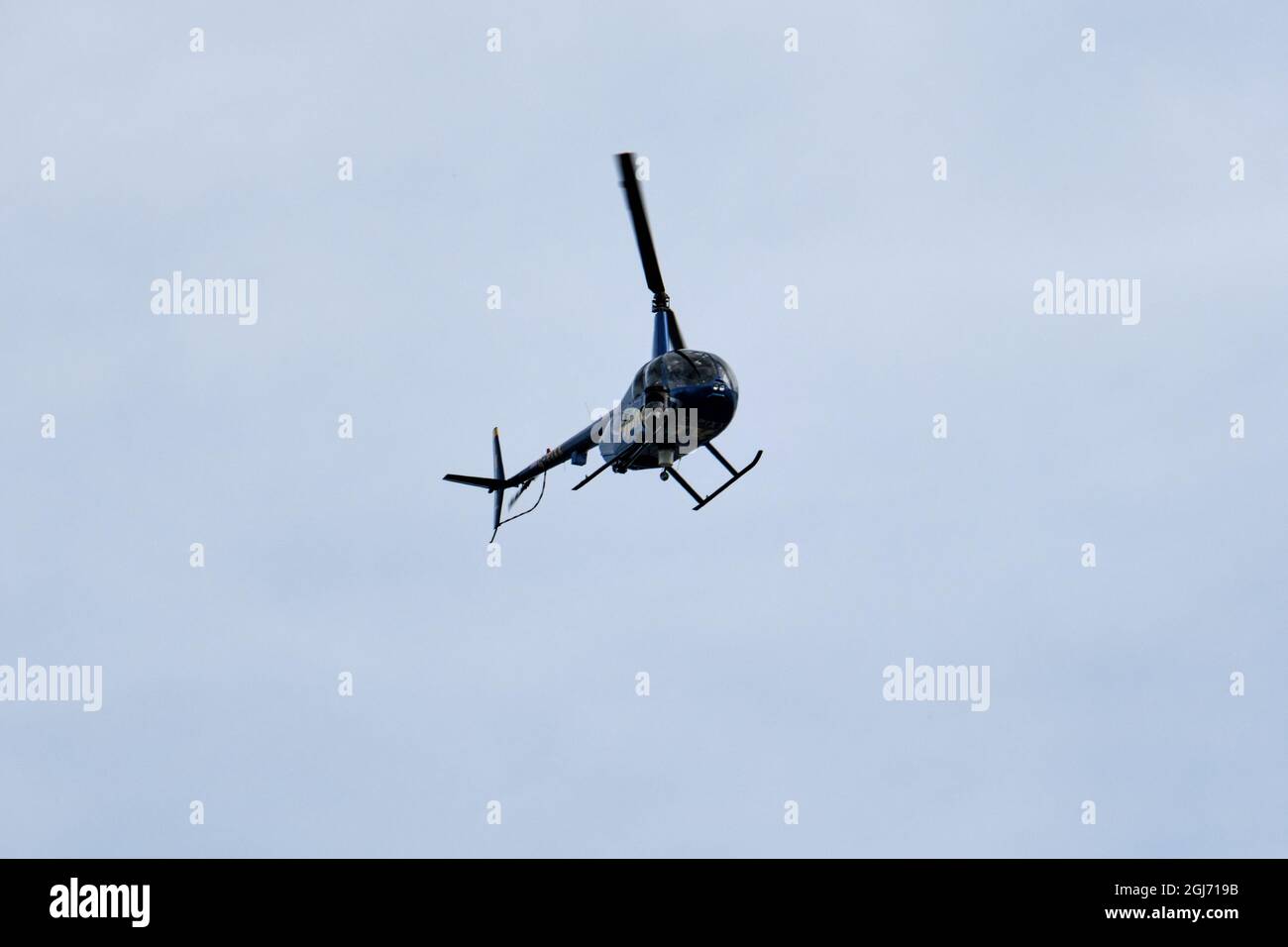 Elicottero che riprende il Tour of Britain del 2021 per la copertura televisiva Foto Stock