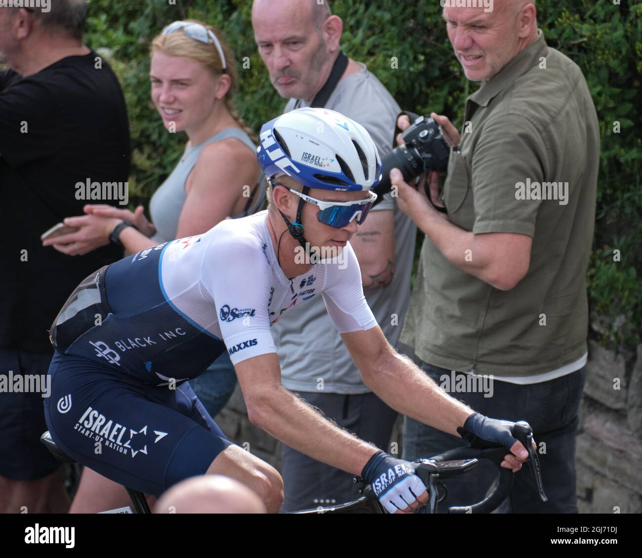 Mason Hollyman sulla ripida salita fino alla Grande Orme, Llandudno per il finale del Tour of Britain 2021 fase 4 Foto Stock