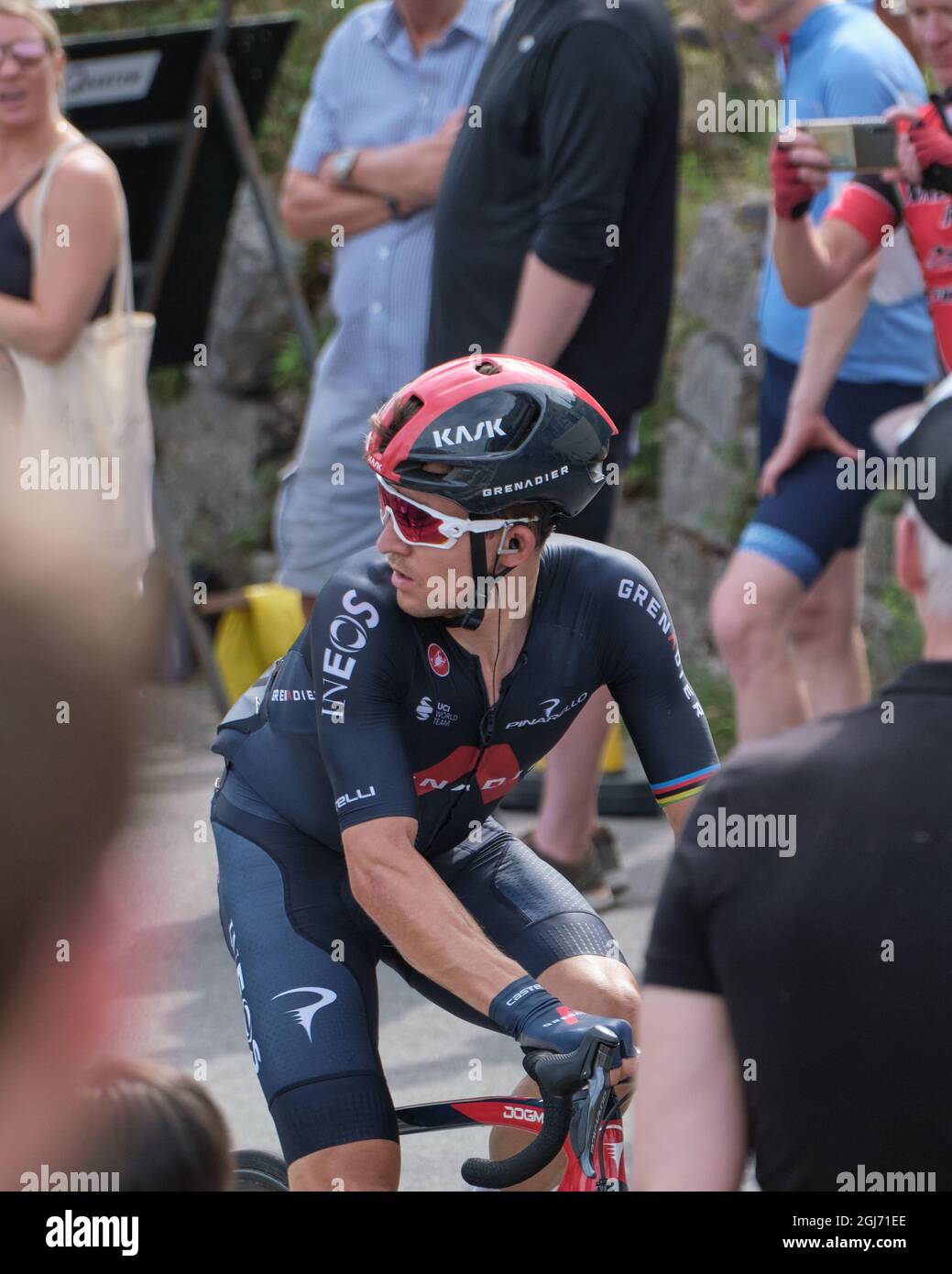 Michal Kwiatowski sulla ripida salita fino al Grande Orme, Llandudno per il finale del Tour of Britain 2021 fase 4 Foto Stock