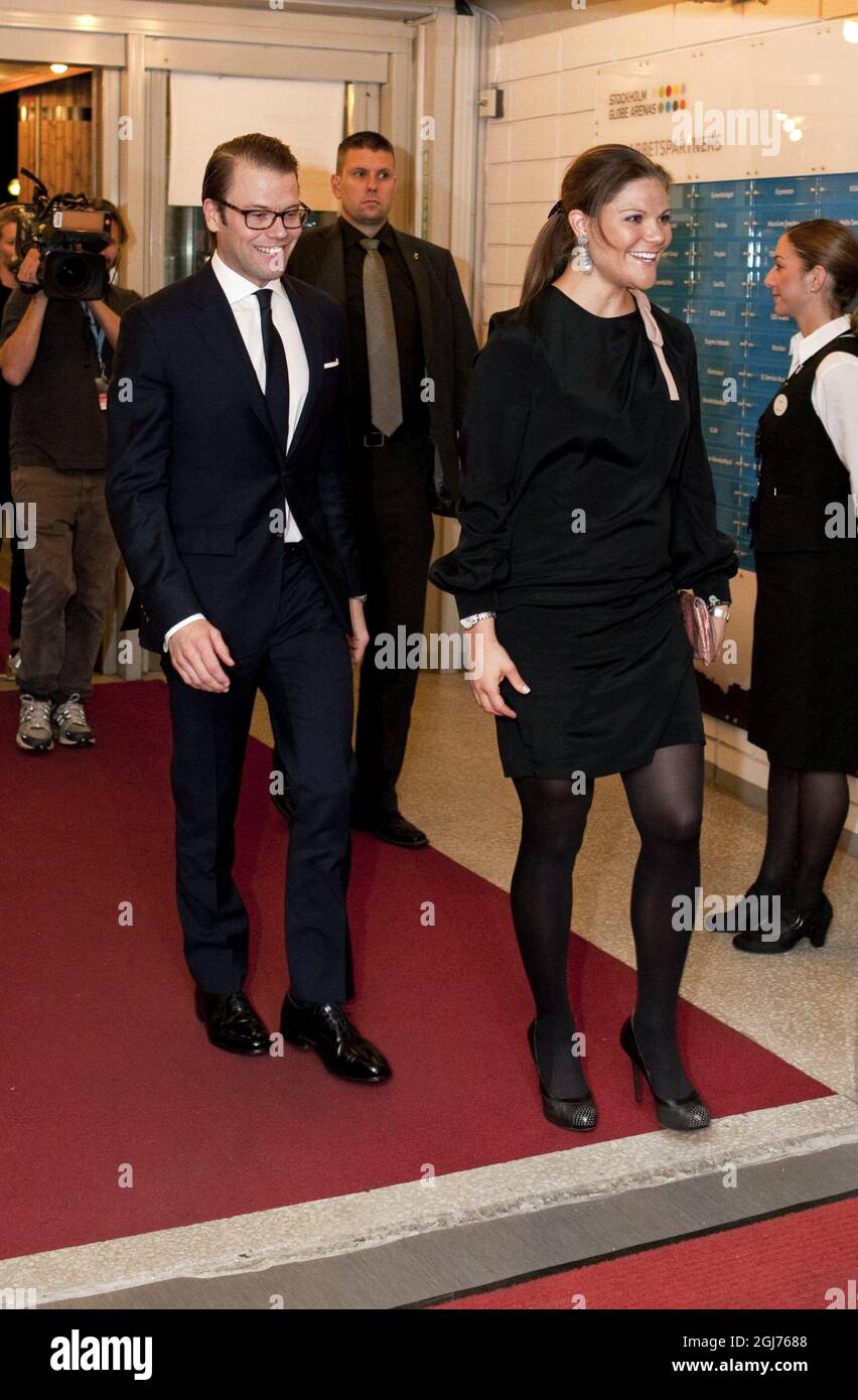 Crown Princess Victoria e Prince Daniel partecipano allo spettacolo 'Elvis' della compagnia teatrale Happy Hudik alla Globen Arena di Stoccolma il 21 ottobre 2011. La compagnia Happy Hudik, composta da giovani di un centro di assistenza diurna a Hudiksvall, nel nord della Svezia, ha fatto un colpo a livello nazionale con 'Elvis'. Foto Christine Olsson / SCANPIX / Kod 10430 Foto Stock