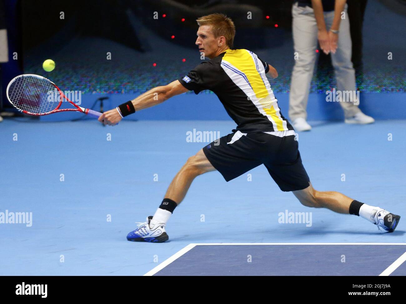 Il finlandese, Jarkko Nieminen, torna la palla a Lleyton Hewitt in Australia, durante la loro partita a Stoccolma Open al Kungliga Tennishallen di Stoccolma, Svezia mercoledì 17 2012 ottobre. Foto Sören Andersson / SCANPIX / kod 1037 Foto Stock