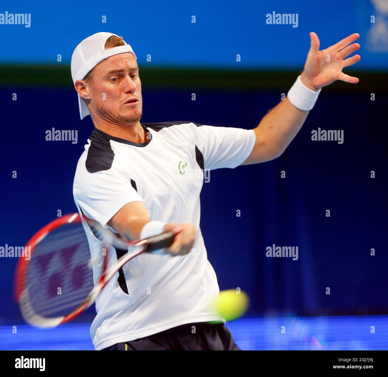 Lleyton Hewitt australiano restituisce la palla a Jarkko Nieminen, Finlandia, durante la loro partita a Stockholm Open al Kungliga Tennishallen di Stoccolma, Svezia mercoledì 17 2012 ottobre. Foto: Sören Andersson / SCANPIX / kod: 1037 Foto Stock