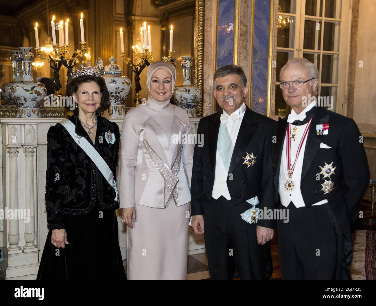 Da sinistra la regina svedese Silvia, la prima signora turca Hayrunnisa Gul, il presidente turco Abdullah Gul e il re svedese Carl Gustaf posano per una foto di gruppo prima di una cena di gala al Palazzo di Stoccolma il 11 marzo 2013. Il Presidente Gul è arrivato in Svezia lunedì per una visita ufficiale di Stato di tre giorni. Foto Stock