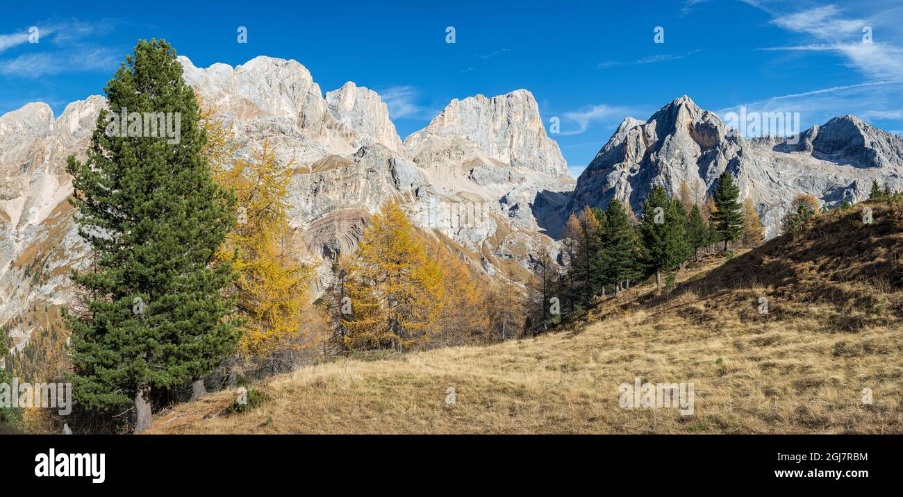 Marmolada dalla Val Contrin in Val di Fassa, a sinistra Gran Vernel, a destra Ombretta. La catena montuosa della Marmolada nelle Dolomiti del Trentino. Le Dolomiti sono Foto Stock