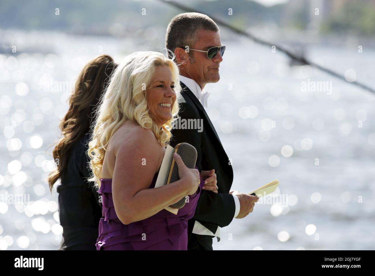 STOCCOLMA 20130608 il golfista svedese Jesper Parnevik e la moglie mia arrivano a Evert Taubes Terrass a Riddarholmen a Stoccolma fino al Palazzo Drottningholm dove la cena di nozze si svolgerà l'8 giugno 2013. Foto: Adamo IHSE / SCANPIX / kod 9200 Foto Stock