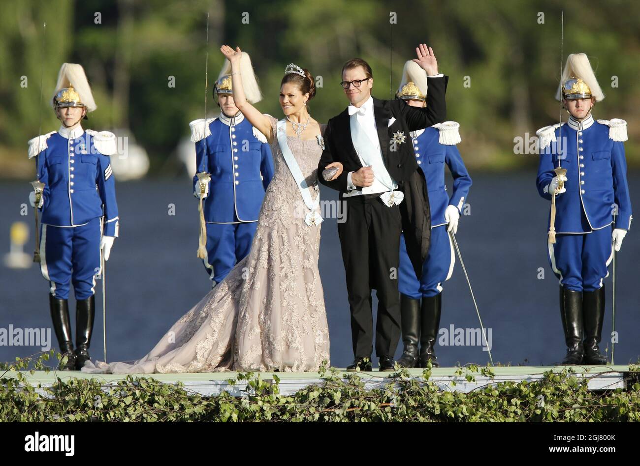 STOCCOLMA 20130608 la Principessa Vittoria e il Principe Daniele sono visti arrivare al Palazzo di Drottningholm dopo le nozze della Principessa Madeleine e di Christopher o`Neill nella Cappella reale di Stoccolma, Svezia, Giune8, 2013. Foto: Christine Olsson / SCANPIX / kod 10430 Foto Stock