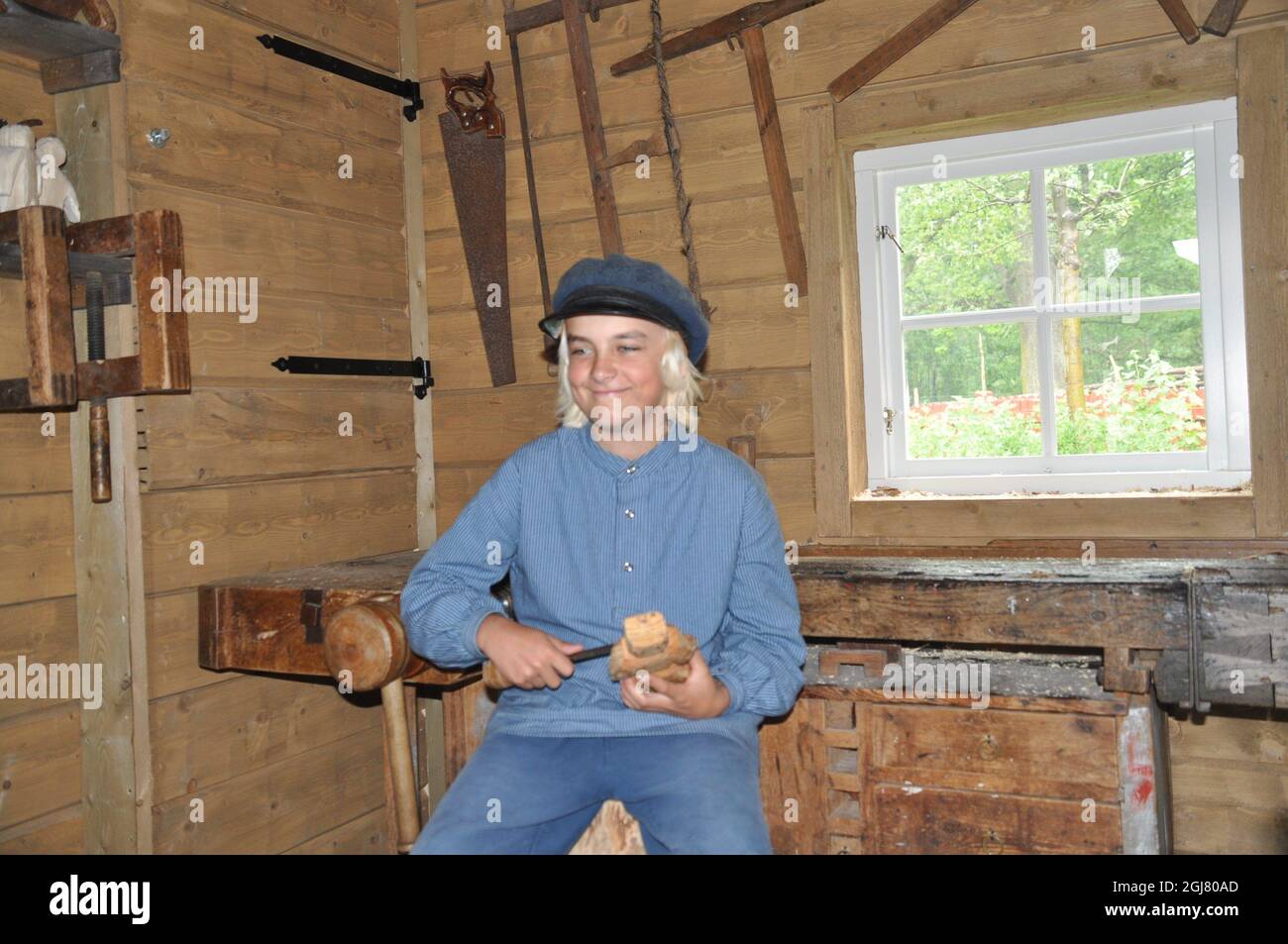 VIMMERBY 20130613 il nuovo Katthult (casa di Emil in LÃ¶nnebergas) al mondo di Astrid Lindgren a Vimmerby ha aperto oggi 13 giugno 2013. Emil nel bosco. Foto: Janne StrÃ¶msten / SCANPIX kod 75598 *** BETALBILD *** Foto Stock