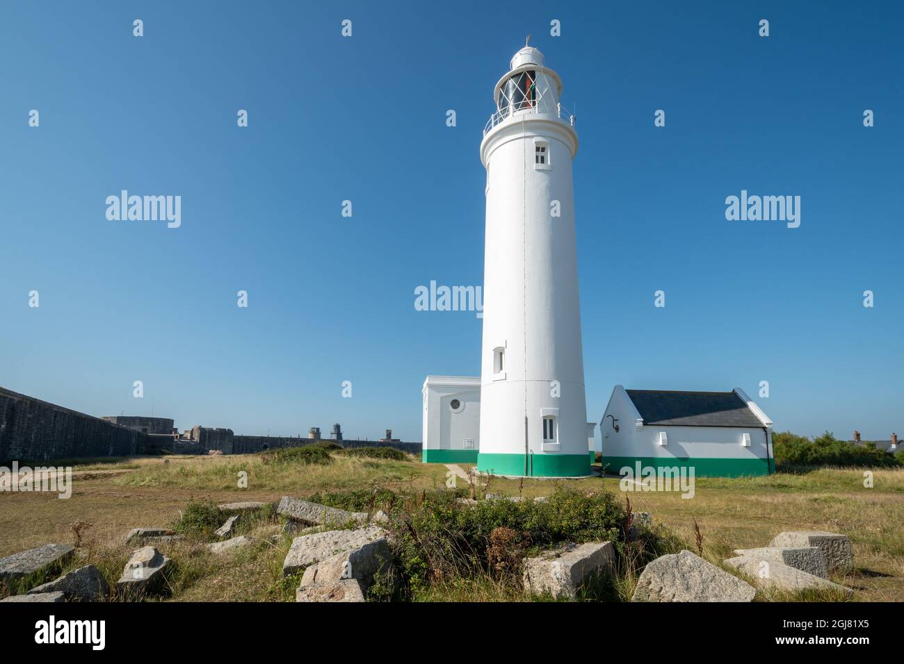 Hurst Point Lighthouse on the Solent in Hampshire, Inghilterra, Regno Unito, in una giornata di sole a settembre Foto Stock