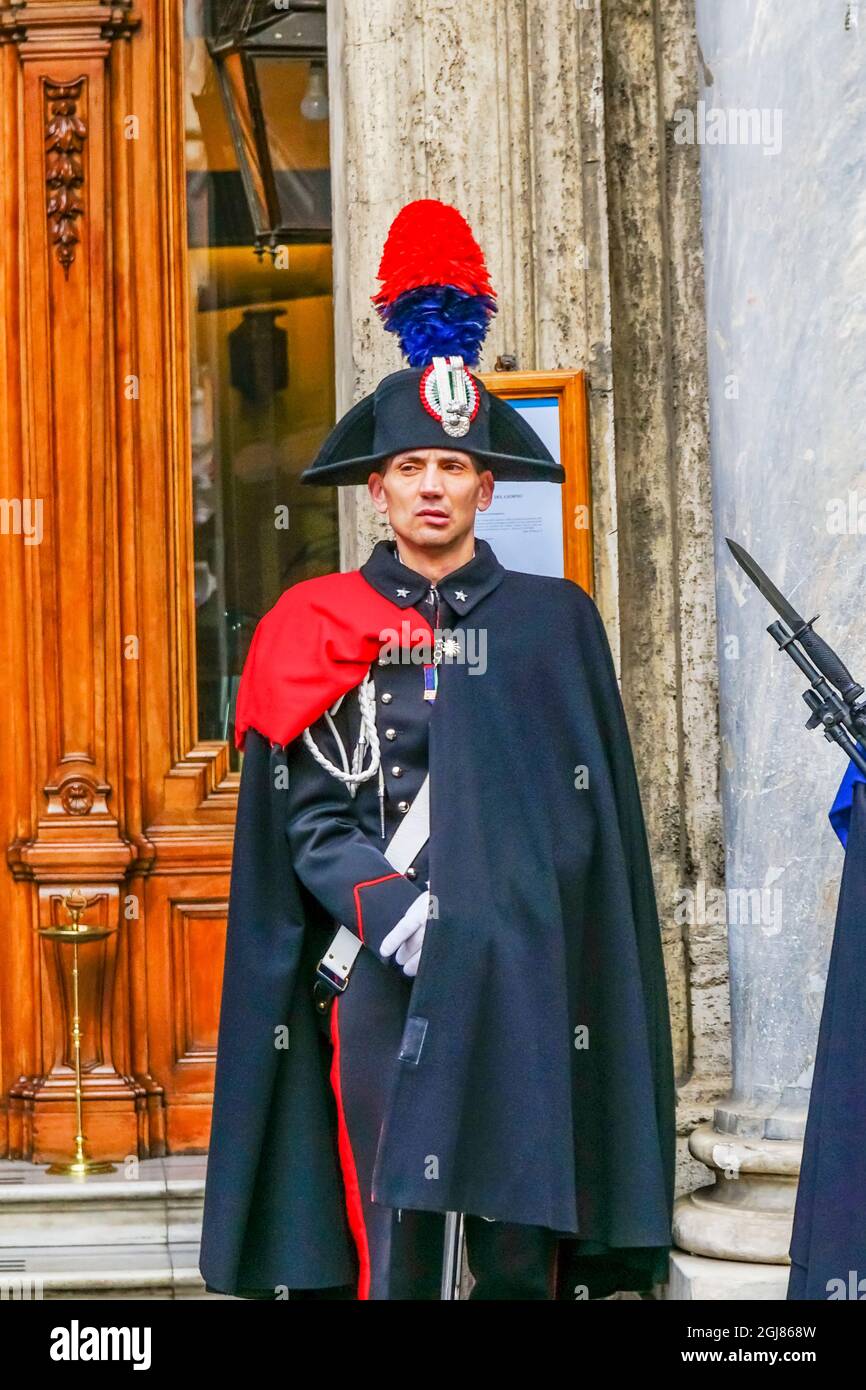 Colorato rosso guardia italiana, Palazzo Madama, Palazzo della Repubblica del Senato, Roma, Italia Foto Stock