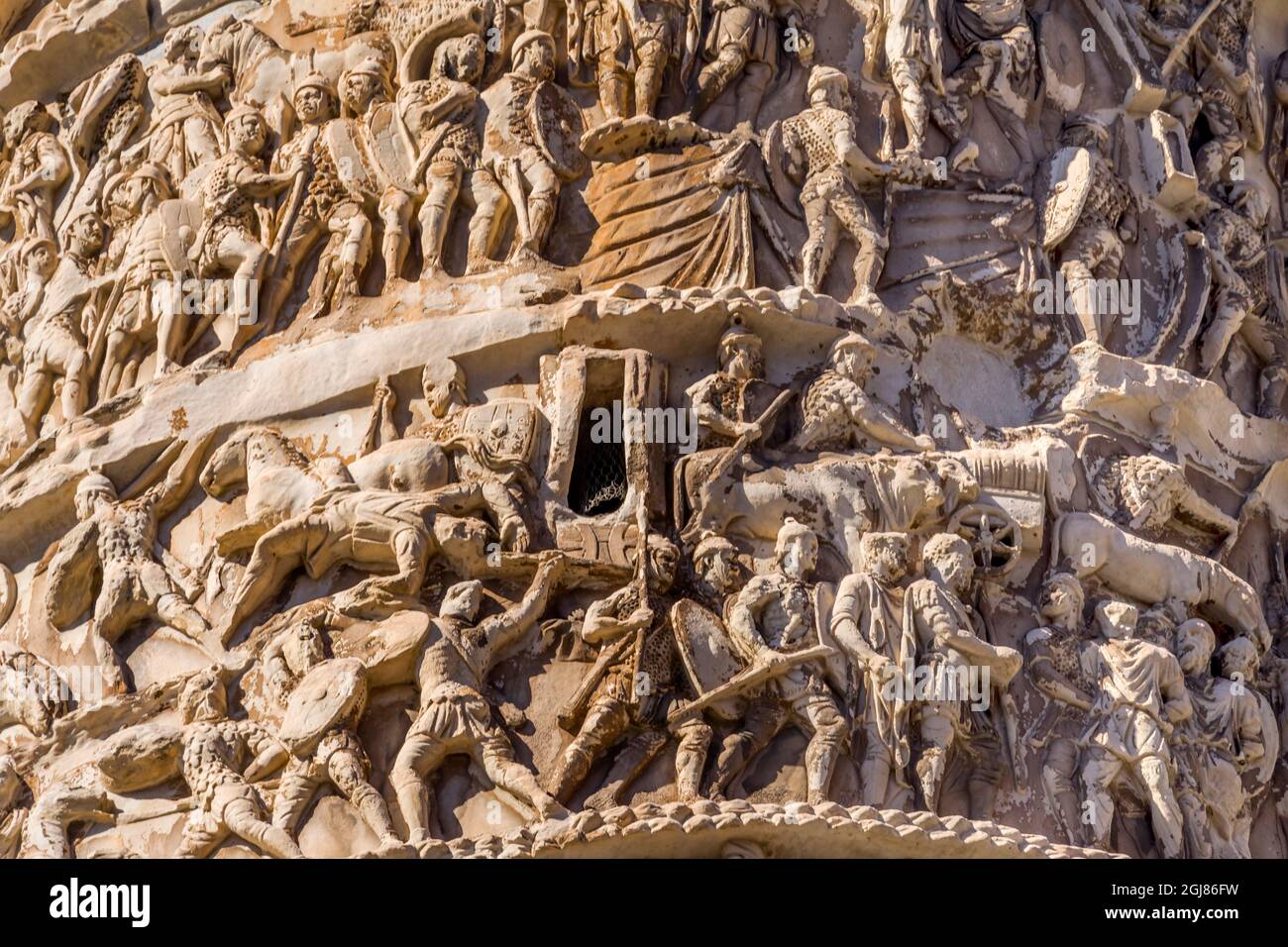 Colonna Imperatore Marco Aurelio Soldatini Romani Dettagli, Roma, Italia. Colonna eretta nel 193 d.C. per commemorare la vittoria dell'imperatore in campagne militari. Foto Stock