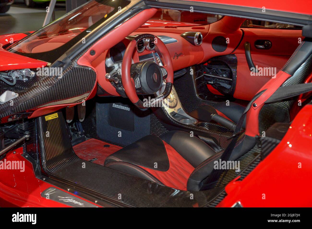 STOCKHOLM 20131108 la Koenigsegg Agera R 1000+ hp super sportiva in mostra nella giornata media al Gran Turismo Expo auto show a Stoccolma il 08 novembre 2013. L'auto costruita a mano, con il numero di serie 103, riporterà il felice proprietario di ben oltre 4 milioni di dollari (3 milioni di euro). Foto: Janerik Henriksson / TT / Kod 10010 Foto Stock