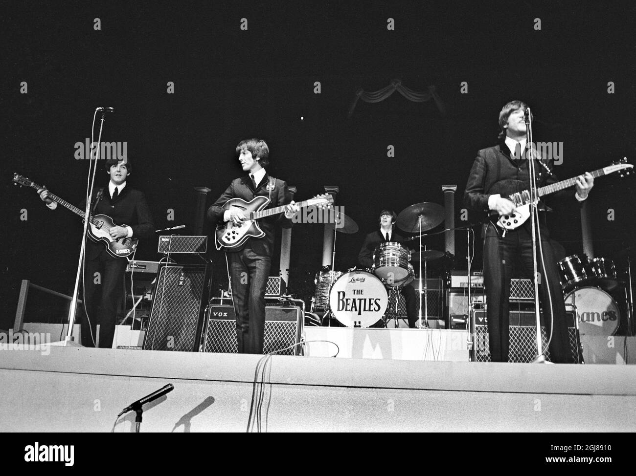 STOCCOLMA 1964-07-28 *PER I TUOI FILE* Paul McCartney, George Harrison Ringo Starr e John Lennon dei Beatles sono visti durante un concerto al Johanneshov Ice Stadium di Stoccolma, Svezia, 28 luglio 1964 Foto: Folke Hellberg / DN / TT / Kod: 23 **OUT SWEDEN OUT** Foto Stock
