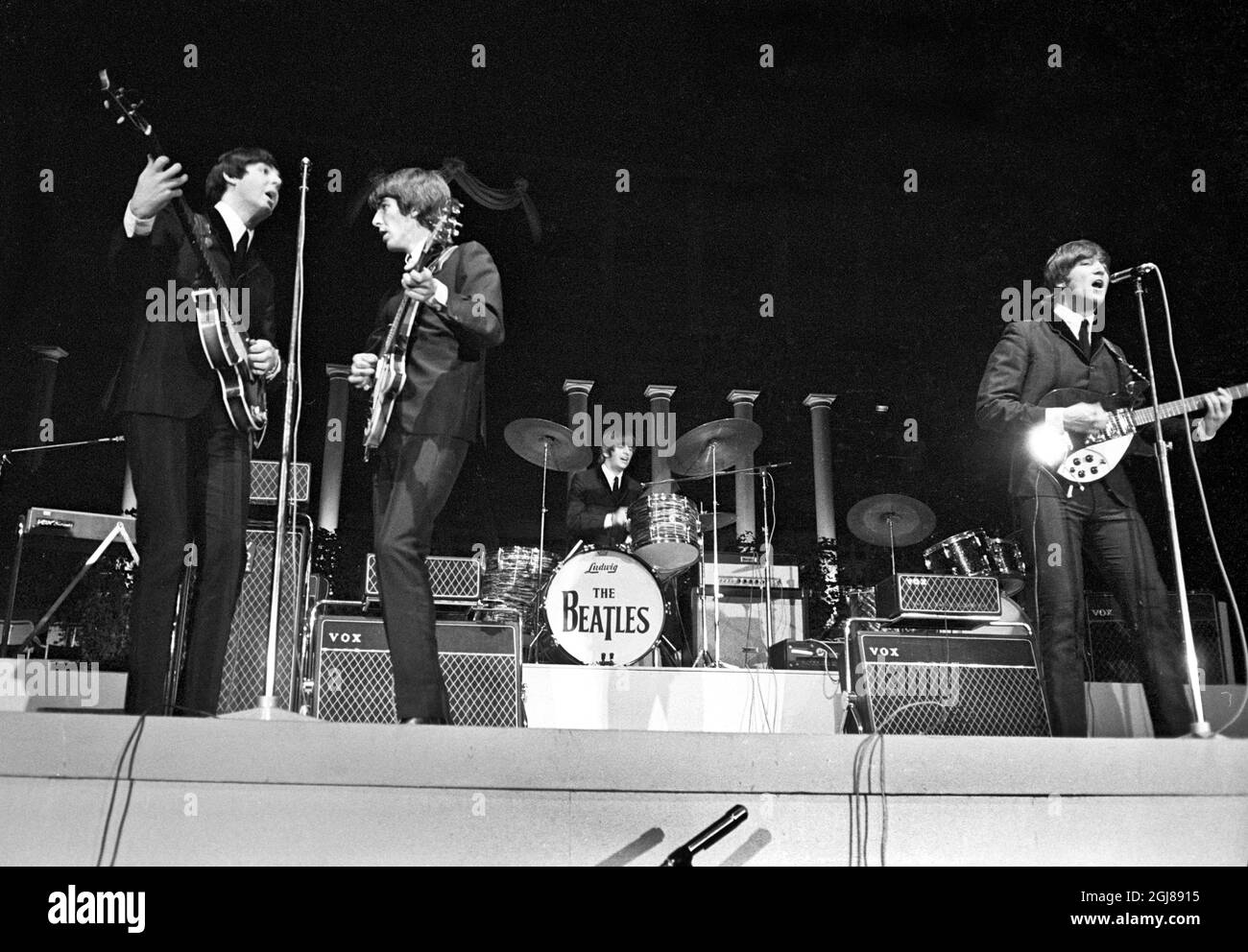 STOCCOLMA 1964-07-28 *PER I TUOI FILE* Paul McCartney, George Harrison Ringo Starr e John Lennon dei Beatles sono visti durante un concerto al Johanneshov Ice Stadium di Stoccolma, Svezia, 28 luglio 1964 Foto: Folke Hellberg / DN / TT / Kod: 23 **OUT SWEDEN OUT** Foto Stock