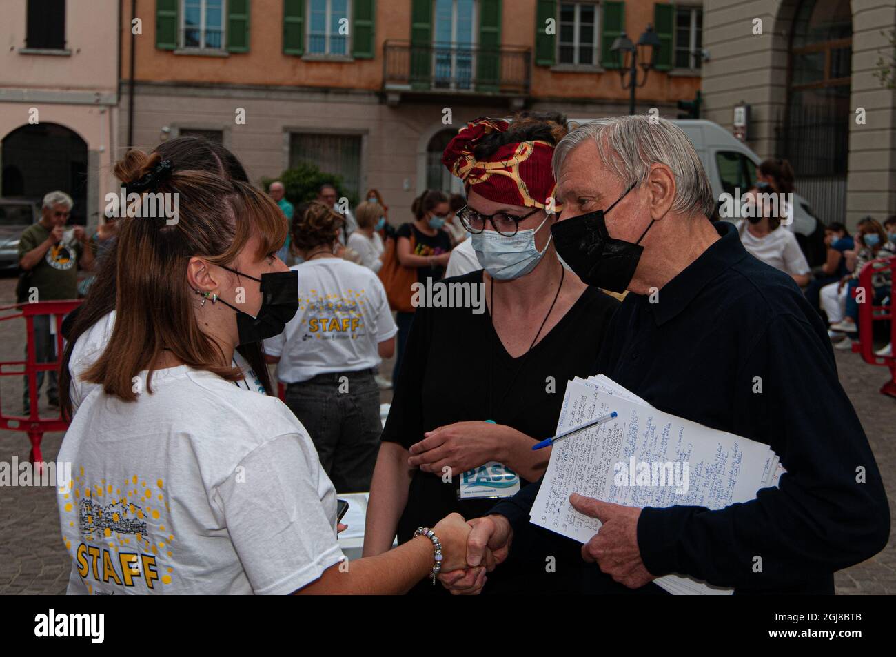 Luigi Ciotti, chef dell'associazione 'libera', durante la manifestazione 'Teatro sull'acqua', Arona, Italia. Foto Stock