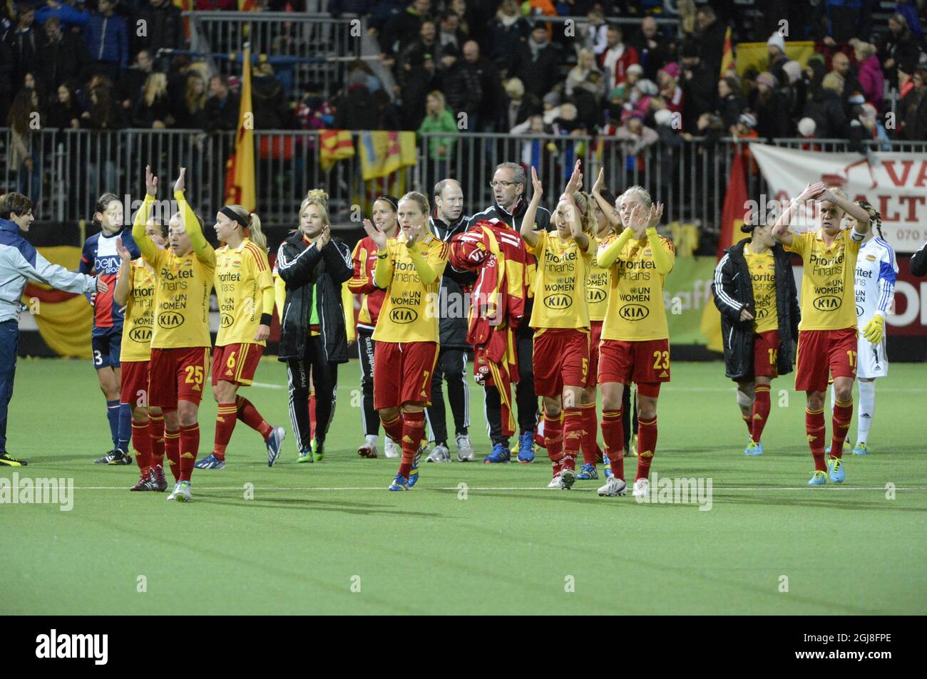 STOCCOLMA 20131009 : Tireso ha allietato dopo la vittoria del 2-1 nella partita tra Tireso e Parigi Saint-Germain su Tiresovallen mercoledì. Foto: Bertil Enevåg Ericson / TT / kod 10000 Foto Stock