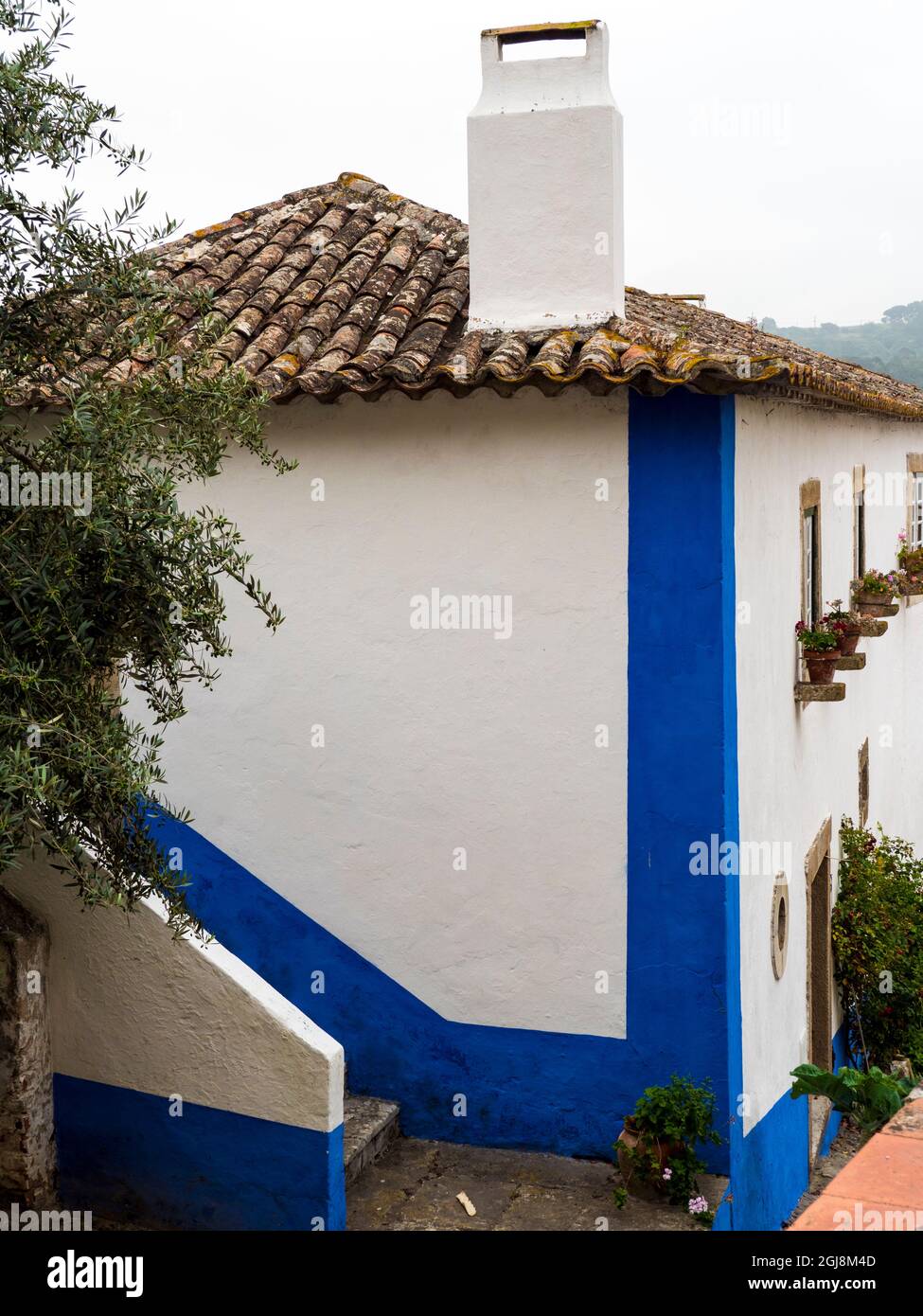 Portogallo, Obidos. Edifici grafici all'interno della città murata Foto Stock