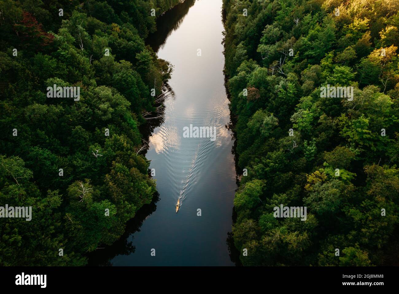 Vista aerea di un fiume che attraversa la valle di Keene negli Stati Uniti Foto Stock