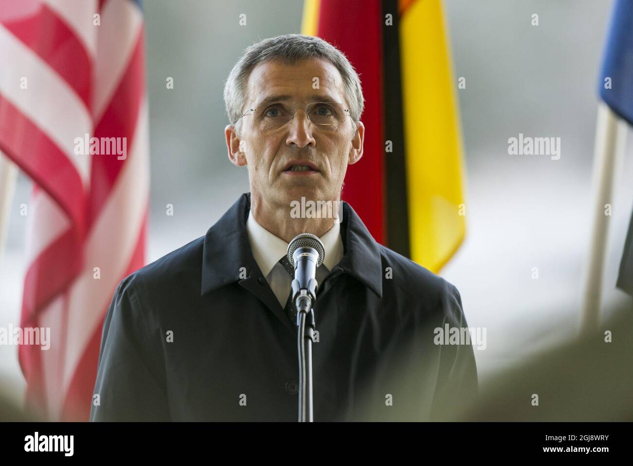 2014-11-20 giovedì 20 novembre 2014 il Segretario generale della NATO Jens Stoltenberg visita l'Estonia per discutere la situazione della sicurezza in Europa con i leader estoni. Durante la visita, il Segretario Generale della NATO visiterà la base aerea di Â€Mari, dove incontrerà i membri delle forze di difesa estone, statunitense e tedesca e visiterà anche il Centro cooperativo di eccellenza per la difesa informatica della NATO. Foto Karli Saul/SCANPIX / SCANPIX BALTICS / TT / kod 20985 Ref: ** Foto Stock