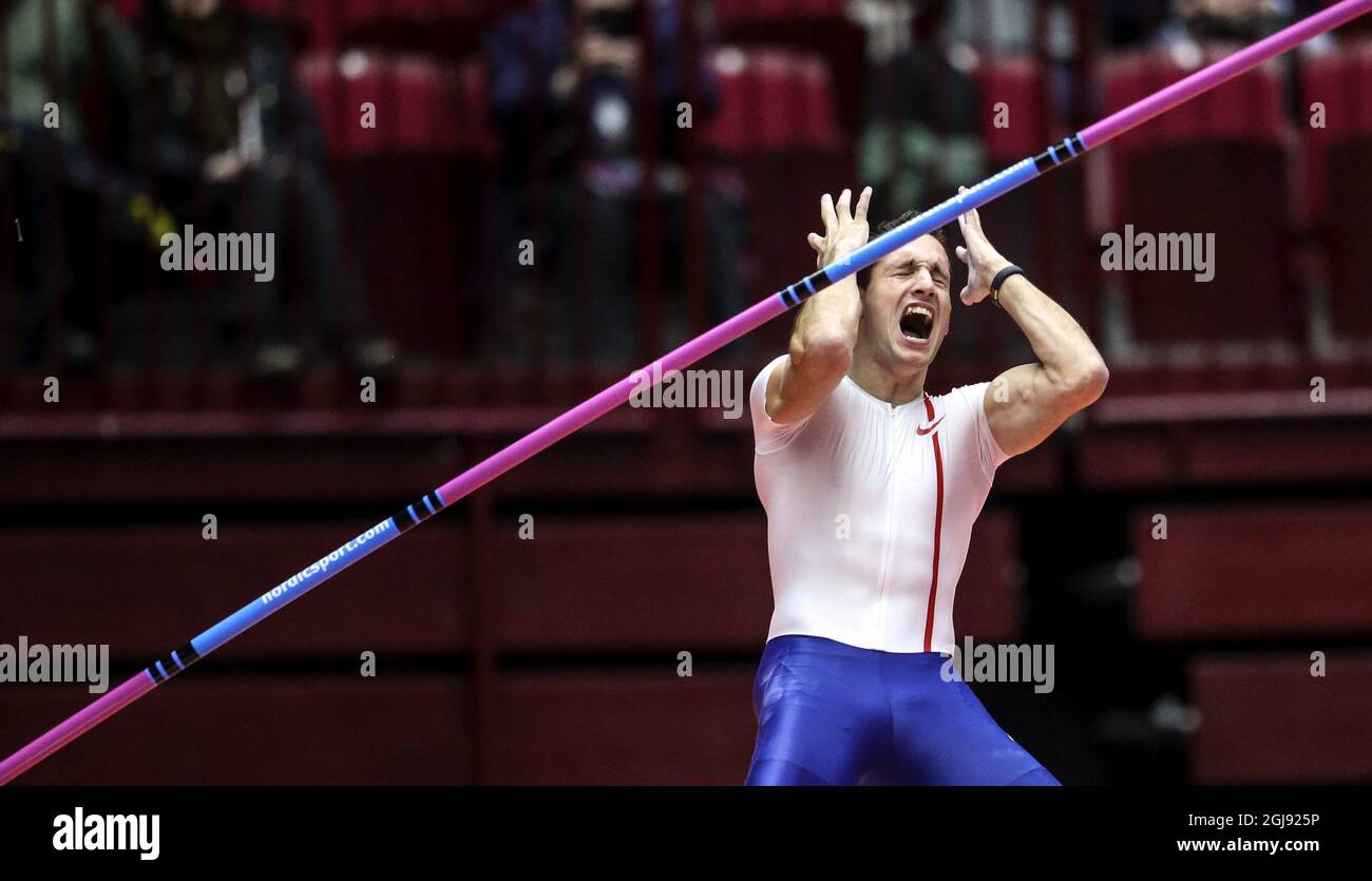 MALMÃƒÂ– 2015-02-25 Francia Renaud Lavillenie reagisce dopo un salto mancato su 6.03 metri nella volta del palo maschile durante la competizione atletica Malmo Games alla Malmo Arena di Malmo, Svezia, 25 febbraio 2015. Lavillenie ha vinto la volta del palo che si schiarì 5.92 metri. Foto: Andreas Hillergren / TT / ** SVEZIA FUORI ** Foto Stock