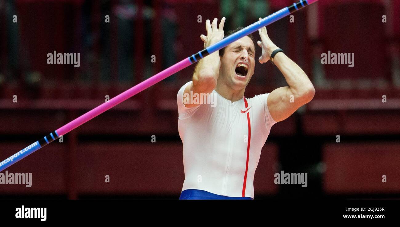 MALMO 2015-02-25 Francia Renaud Lavillenie reagisce dopo un salto mancato su 6.03 metri nella volta del palo maschile durante la competizione atletica Malmo Games alla Malmo Arena di Malmo, Svezia, 25 febbraio 2015. Lavillenie ha vinto la volta del palo che si schiarì 5.92 metri. Foto: Andreas Hillergren / TT / ** SVEZIA FUORI ** Foto Stock