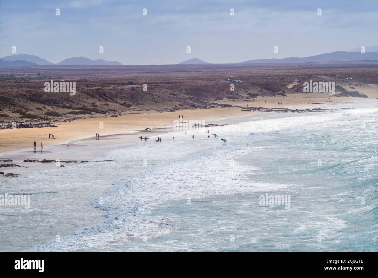 Spagna, Isole Canarie, Fuerteventura, El Cotillo, vista ad alto angolo della spiaggia di Playa del Castillo Foto Stock