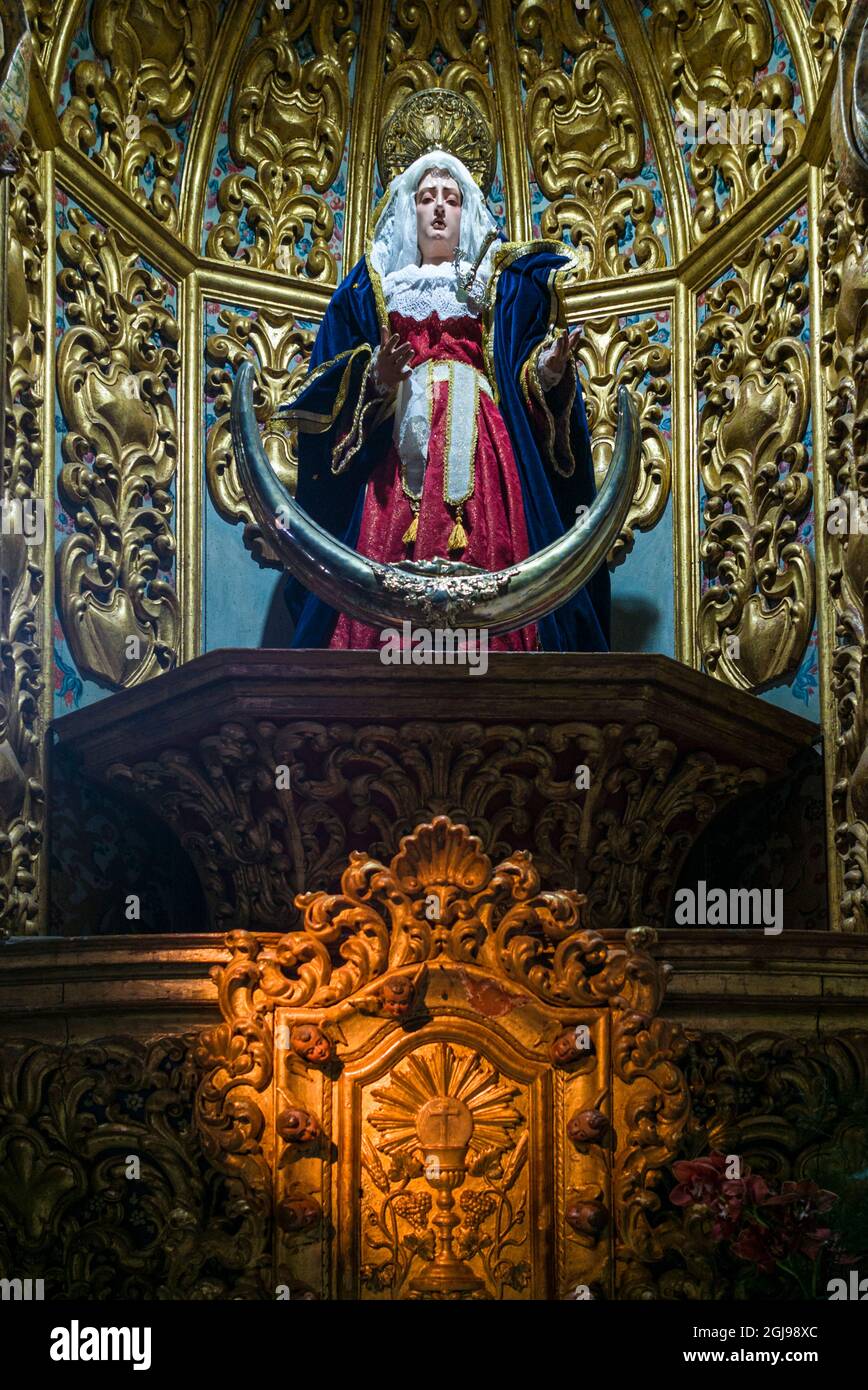 Spagna Isole Canarie Tenerife Island, Tacoronte, Santuario del Santisimo Christo de los Delores chiesa, statua della Vergine Maria Foto Stock