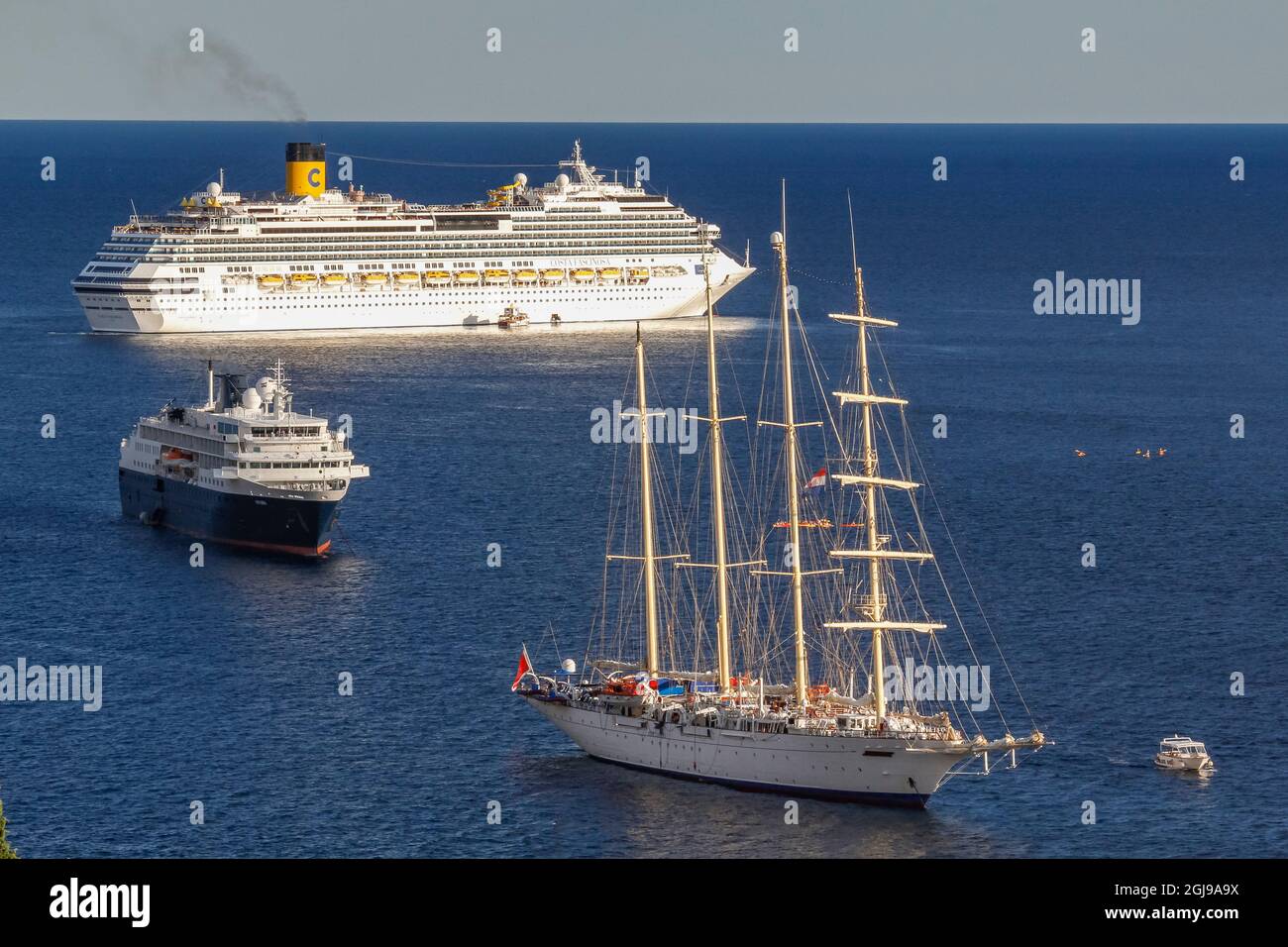 Croazia. Dalmazia. Dubrovnik. Settembre 21, 2013. Navi da crociera ancorate al largo della costa di Dubrovnik. (Solo per uso editoriale) Foto Stock